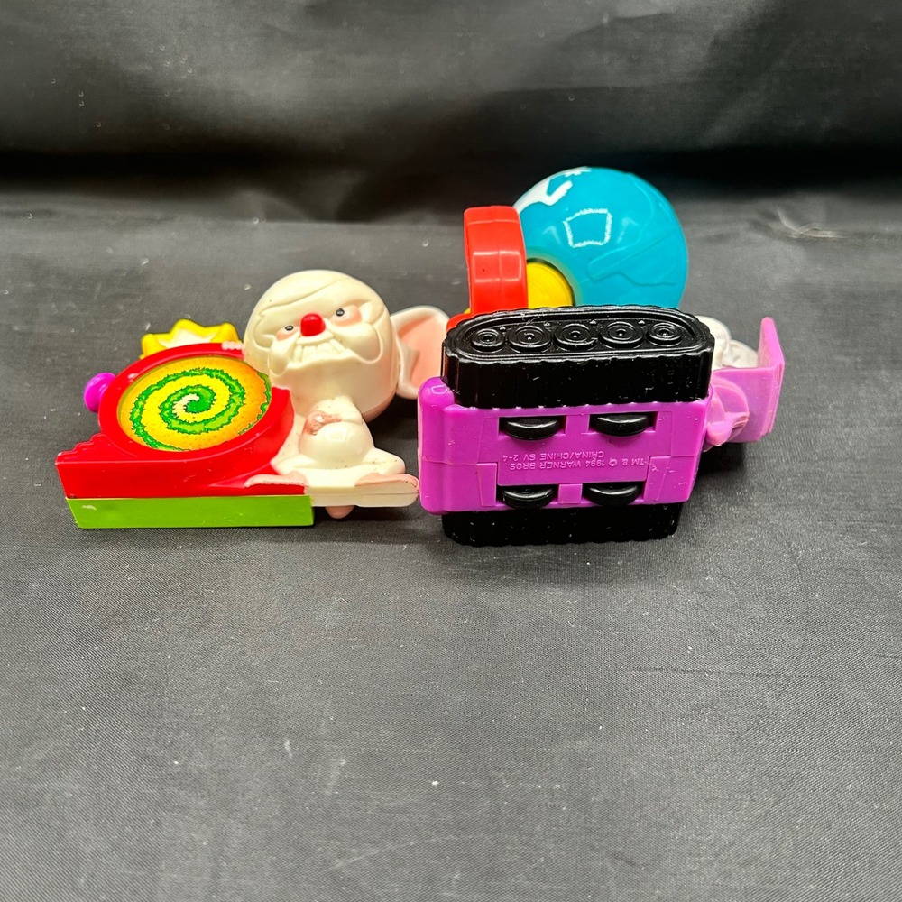 Lot of 2 Vintage 1994 Warner Bros Pinky and The Brain Action Figure Vehicle Toy - Picture 6 of 7